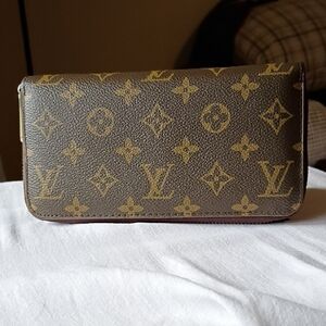 Louis Vuitton Zippy Wallet,  Brown and Gold Monogram #M60017